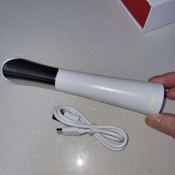 Medicube Age-R ATS Airshot micro needling anti aging device skincare tool - Picture 4 of 5